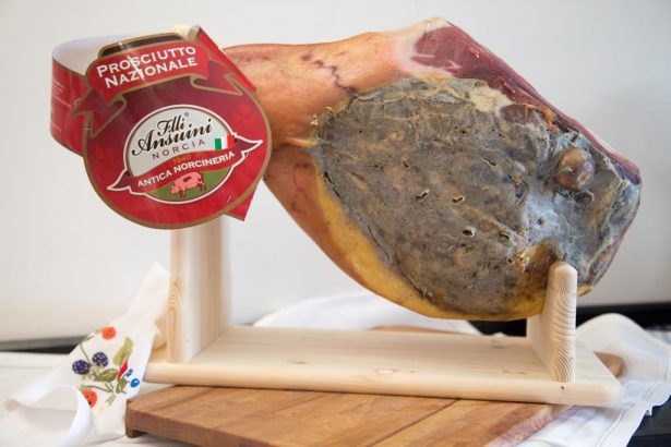 Prosciutto Crudo Jambon entier Norcia IGP avec os - ASSAGGIASSISI