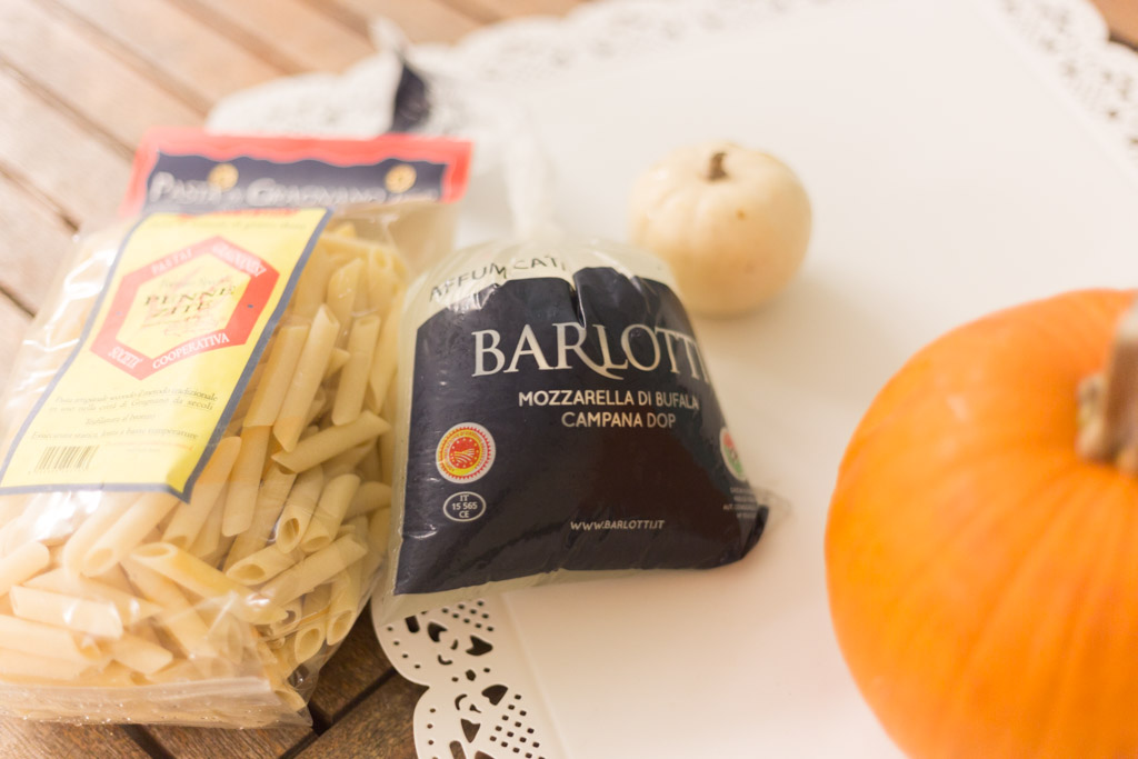 ingredienti per Penne zite con crema di zucca e provola affumicata di bufala